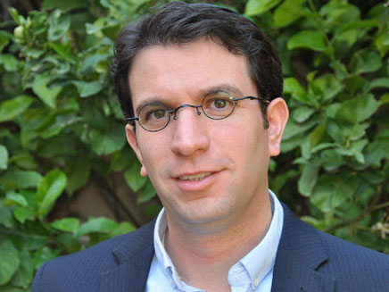 "חרדים בשני קצוות מנוגדים". ד"ר חיים זיכ "חרדים בשני קצוות מנוגדים". ד"ר חיים זיכ