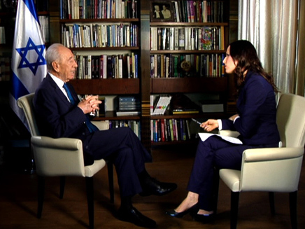 יונית לוי מראיינת את נשיא המדינה שמעון פרס (צילום: חדשות 2)