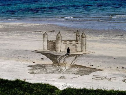 ציורי חול כמעט אמיתיים - טירה (צילום: אלן גיבסון)