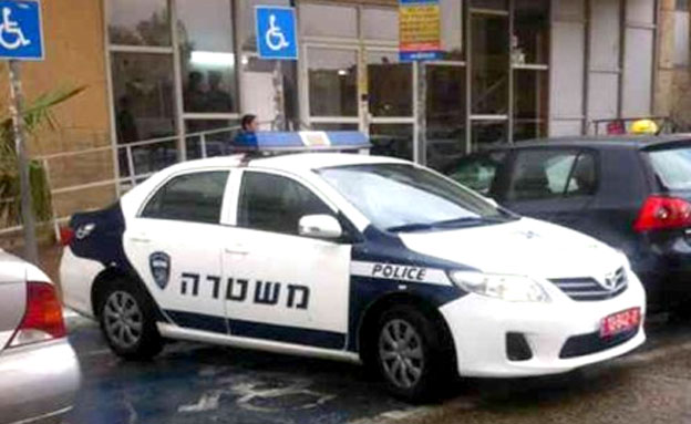 ניידת משטרה, חניית נכים, באר שבע (צילום: חדשות 2)
