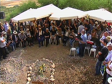 מאות השתתפו בהלוויה (צילום: חדשות 2)