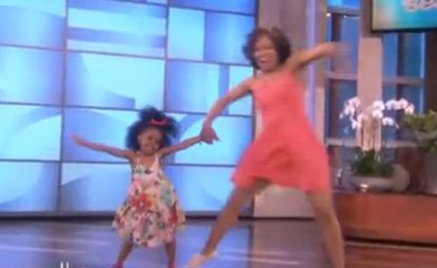 אמא ובתה רוקדות האפי (וידאו WMV: You Tube, YouTube)