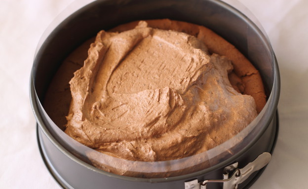 עוגת מוס שוקולד וחמאת בוטנים - בונים את השכבות