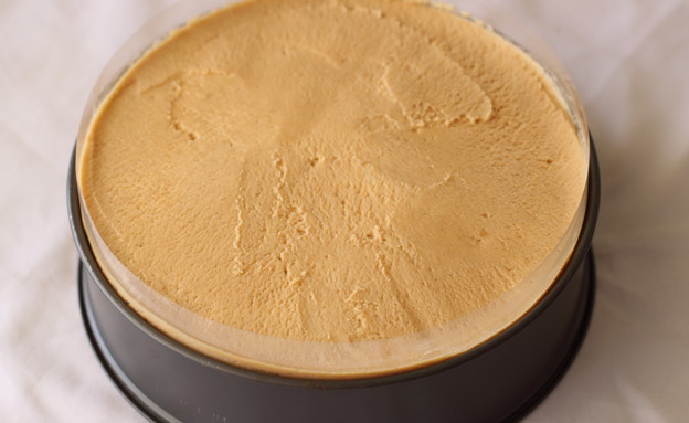 עוגת מוס שוקולד וחמאת בוטנים - מסיימים את השכבות