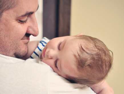 תינוק ישן (צילום: NadyaSabeva, GettyImages IL)