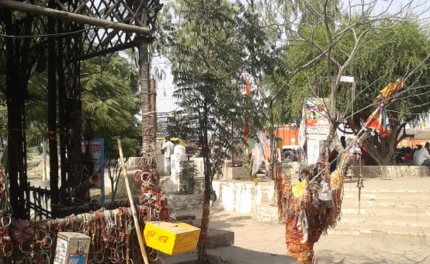 מקדש לאופנוע בהודו 