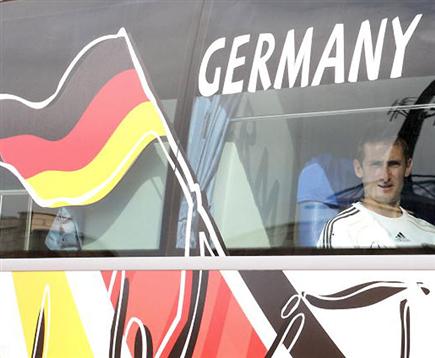 מירוסלאב קלוזה באוטובוס של גרמניה במונדיאל 2010 (gettyimages) (צילום: ספורט 5)