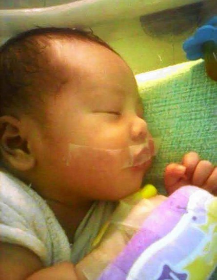 התינוק הפיליפיני (צילום:  Photo by Flash90, פייסבוק. צילום: שימוש לפי סעיף 27א' לחוק זכויות יוצרים)