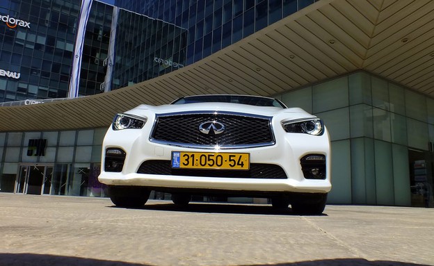 אינפינטי Q50
