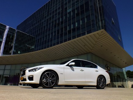 אינפינטי Q50 (צילום: נעם וינד)