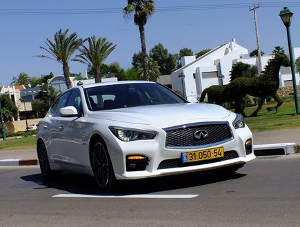 אינפינטי Q50 (צילום: נעם וינד)