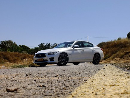 אינפינטי Q50 (צילום: נעם וינד)