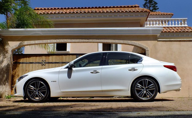 אינפינטי Q50