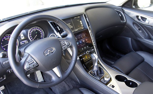 אינפינטי Q50