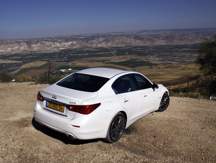 אינפינטי Q50 (צילום: נעם וינד)