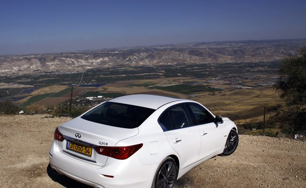 אינפינטי Q50