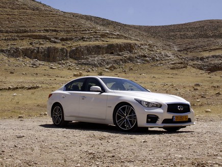 אינפינטי Q50 (צילום: נעם וינד)