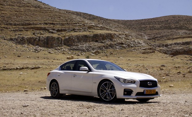 אינפינטי Q50