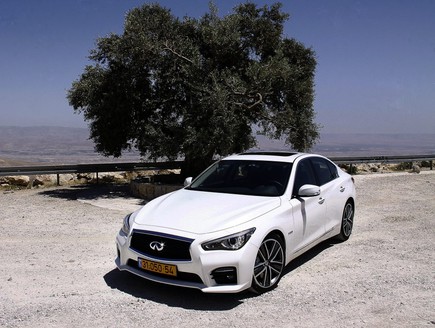 אינפינטי Q50 (צילום: נעם וינד)