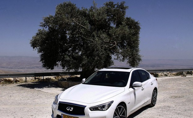 אינפינטי Q50