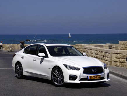 אינפינטי Q50 (צילום: נעם וינד)