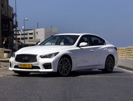 אינפינטי Q50 (צילום: נעם וינד)