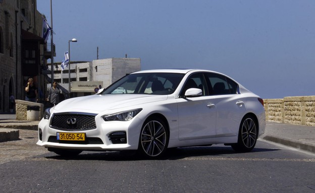 אינפינטי Q50