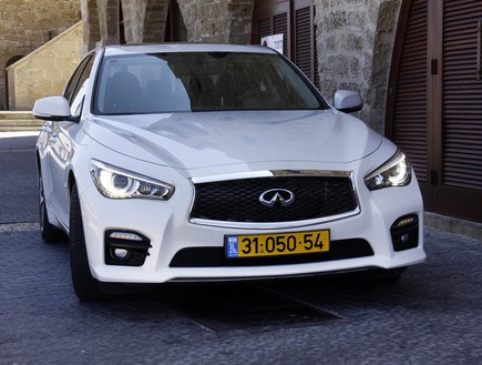 אינפינטי Q50 (צילום: נעם וינד)