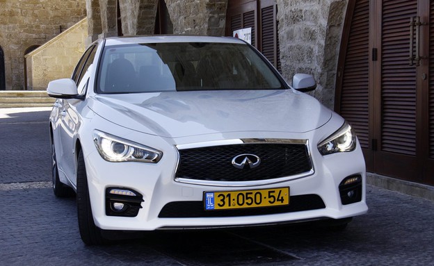 אינפינטי Q50