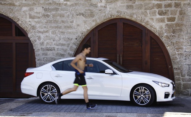 אינפינטי Q50