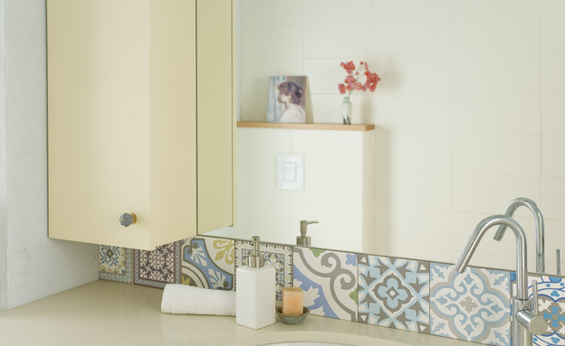 מרב בנר, חדר רחצה כיור