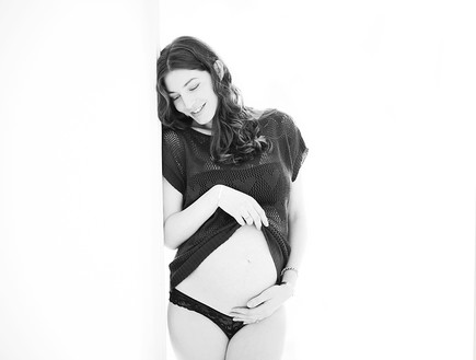 צילומי היריון של דוגמנית (צילום: נועה איזנשטט, מערכת מאקו הורים)