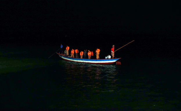 סירות ההצלה בחיפושים (צילום: AP)