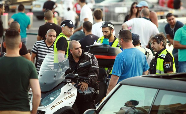 פשיטה על מפגש משפרי רכבים 