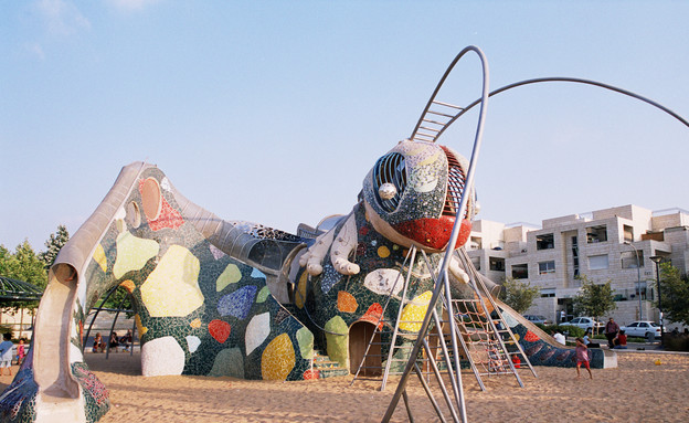 פסל החרגול, רוסלן סרגייב, פסל, מודיעין, 2001 (צילום: רוסלן סרגייב)