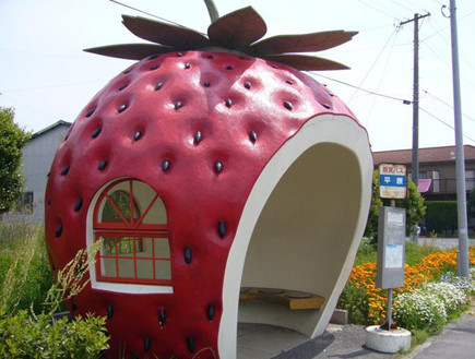 תחנות אוטובוס, תות (צילום: dailyonigiri.com)