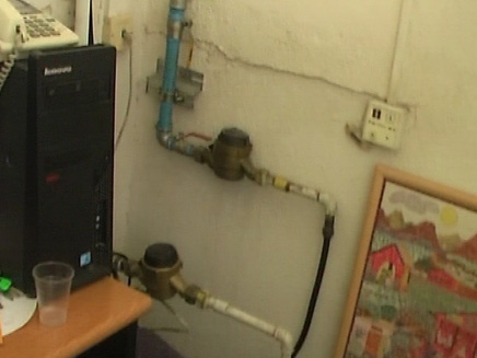 צינורות ביוב בתוך חדרי הטיפול (צילום: חדשות 2)
