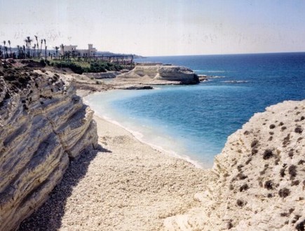 חוף ליד לטקיה בסוריה (צילום: ויקיפדיה)