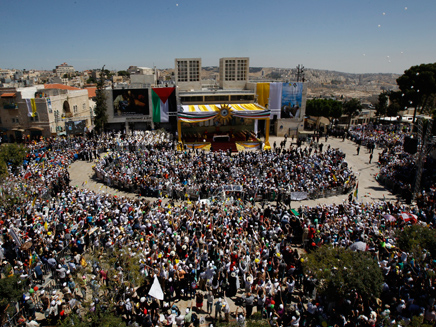 מיסה המונית בבית לחם (צילום: רויטרס)