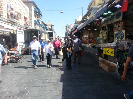 בעיקר אדישים לביקור. בית קפה בבירה (צילום: יוסי זילברמן, חדשות 2)