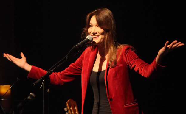 קרלה ברוני בהופעה (צילום: גדעון מרקוביץ)