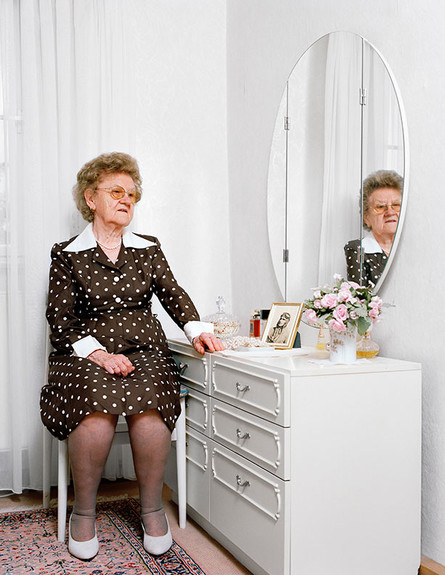 סבתא בשמלה מנוקדת. מתוך הפרויקט של נינה רודר (צילום: נינה רודר)