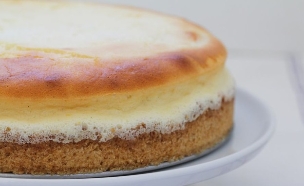 עוגת גבינה אפויה (צילום: עידית נרקיס כ"ץ, אוכל טוב)