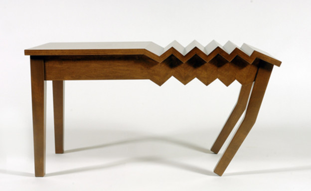 שולחן עקום (צילום: straightlinedesigns)