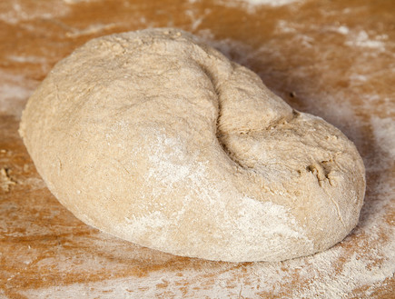 מכינים לחם מחמצת. הבצק (יח``צ: אסף אמברם)
