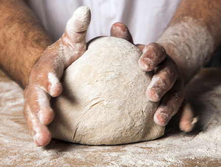 מכינים לחם מחמצת. התפחה (יח``צ: אסף אמברם)