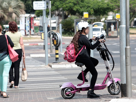 אופניים חשמליים (צילום: עודד קרני)