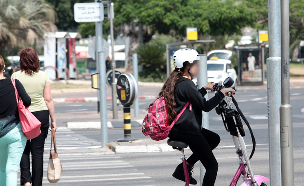 אופניים חשמליים (צילום: עודד קרני)