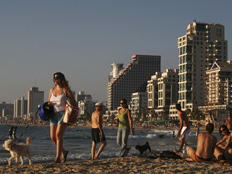 חוף ים בתל אביב (צילום: AP)