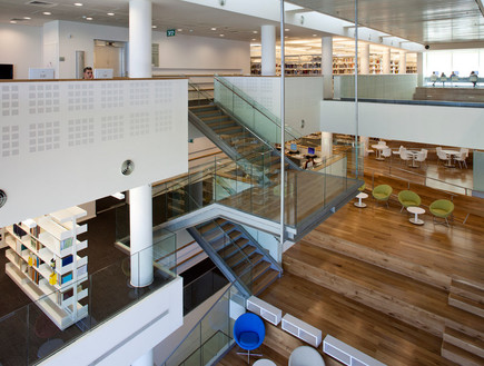 ספריות. המכללה האקדמית כנרת, שוורץ בסנוסוף אדריכלי (צילום: עמית גירון)